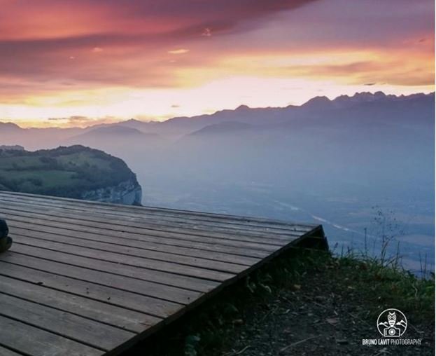 Hang Gliders jump here...  Bruno LAVIT